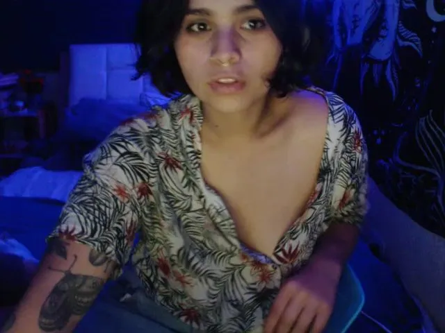 Live sex webcam photo for Sexygoddess20 #263430835