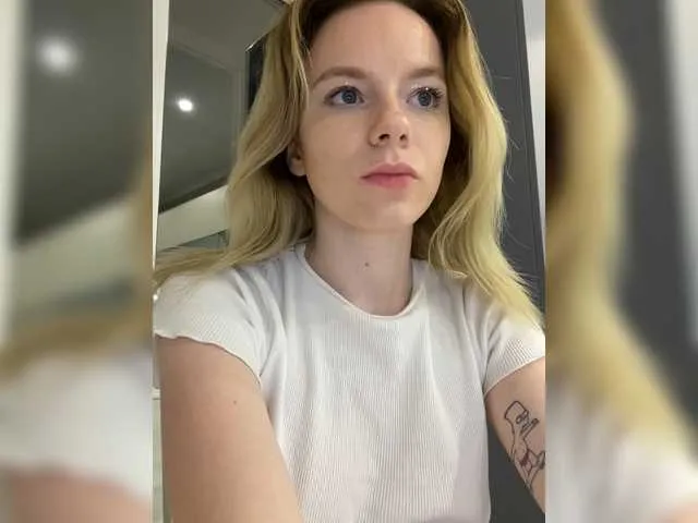 Live sex webcam photo for EmilyMilss #259429951