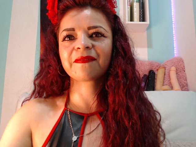 Live sex webcam photo for lucy-hot1 #242088580