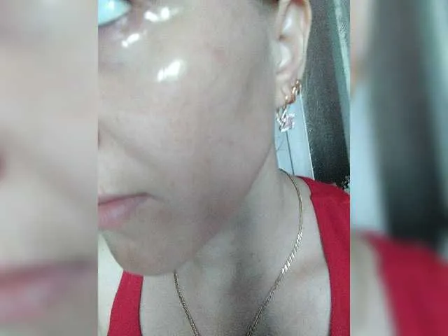 Live sex webcam photo for Alenushka888 #248721354