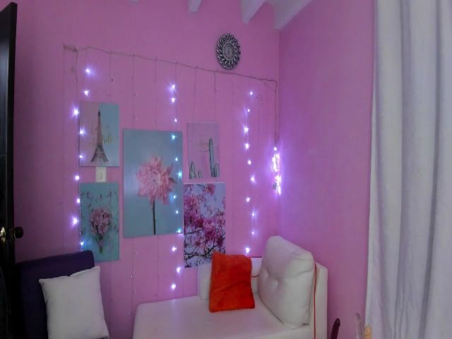 Live sex webcam photo for Lunita_start #262828311