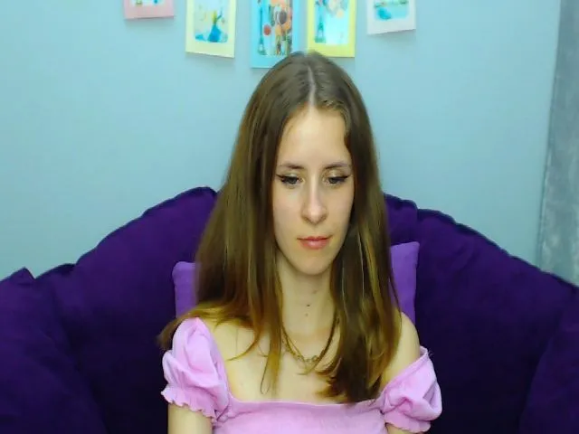 Live sex webcam photo for KristenKravit #254810298