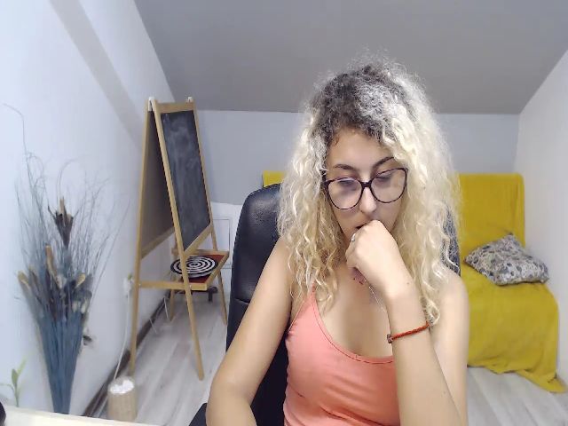 Live sex webcam photo for CurlyBella #253736813