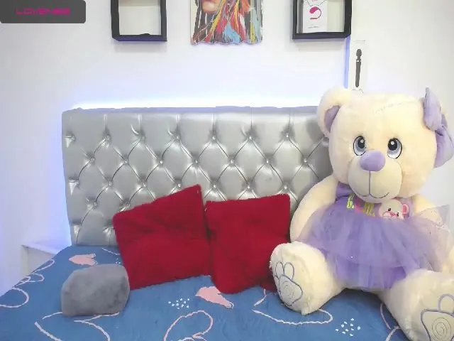 Live sex webcam photo for loli_love19 #253190167