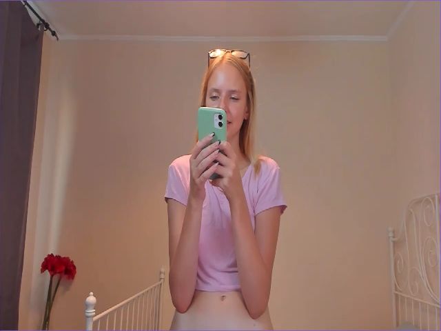 Live sex webcam photo for O1iv1a #252877201