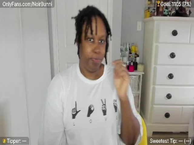 Live sex webcam photo for NoirBunni #253798504