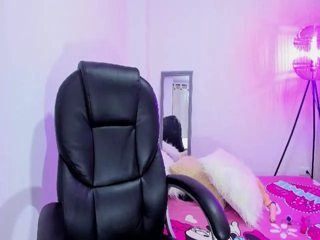 Live sex webcam photo for Little_Miaa1 #253246621