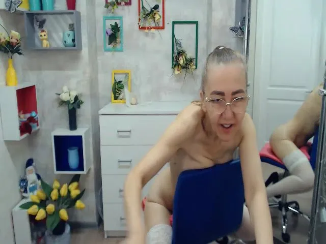 Live sex webcam photo for Greybunny #262564638