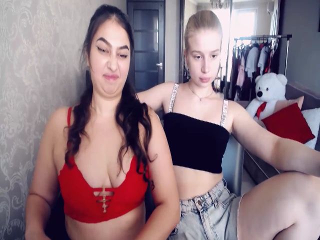 Live sex webcam photo for KimSnakee #261402653