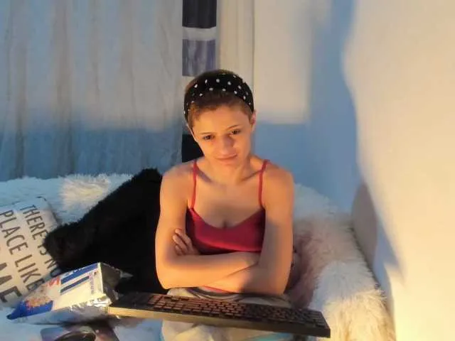 Live sex webcam photo for EllaRose29 #240987330