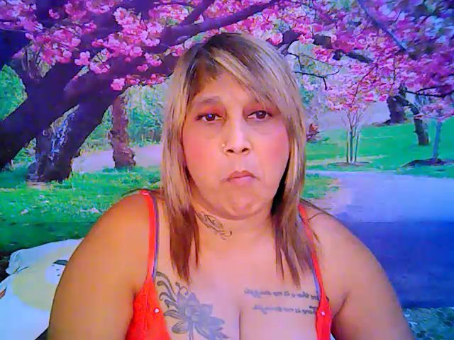 Live sex webcam photo for Roxyfoxy69 #255689922