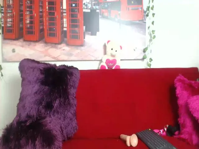 Live sex webcam photo for Emiliarain #253260662