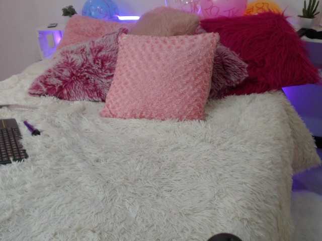 Live sex webcam photo for dianejazmin #245428591