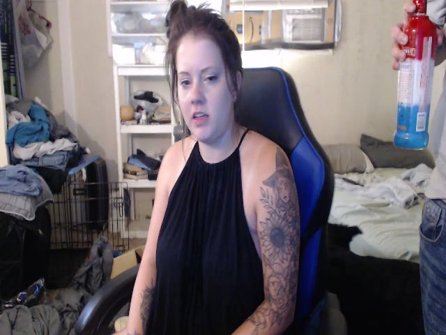 Live sex webcam photo for PunkChick420 #254358611