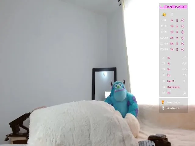 Live sex webcam photo for SamantaCollen #253151795