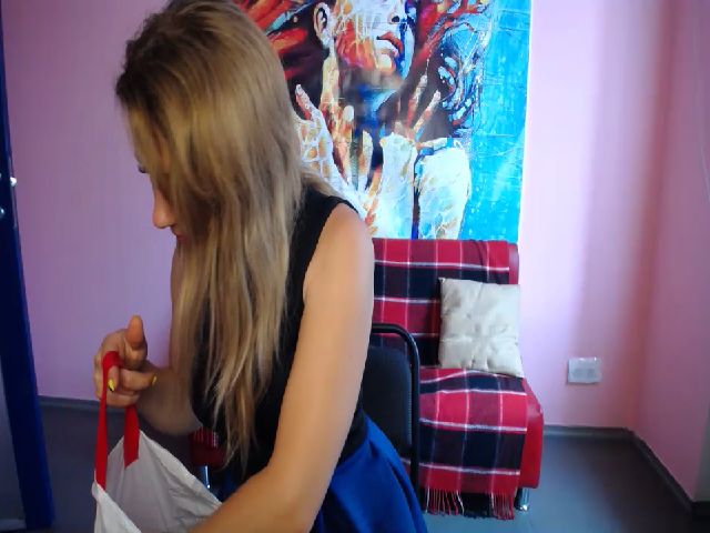 Live sex webcam photo for LoveMe_All #261211527