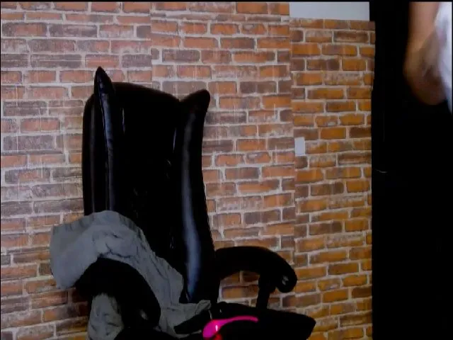 Live sex webcam photo for SquirtSara #253983855