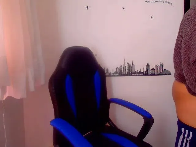 Live sex webcam photo for Shalyn_ #254504146