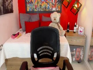 Live sex webcam photo for Evelyn_Monroe #251778658