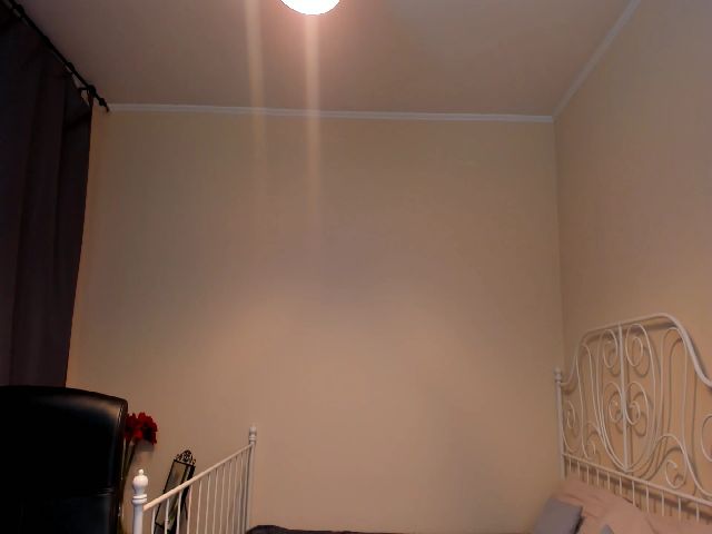 Live sex webcam photo for O1iv1a #261558971