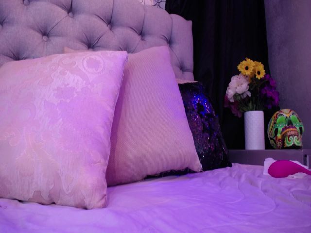 Live sex webcam photo for Katalina_luv #260452003