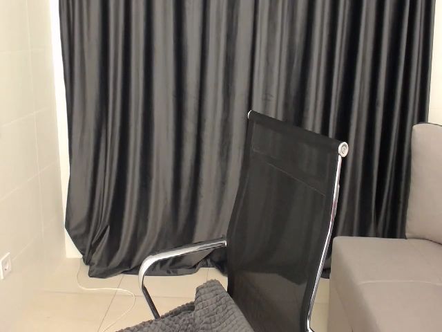 Live sex webcam photo for KellyKleine #254252956