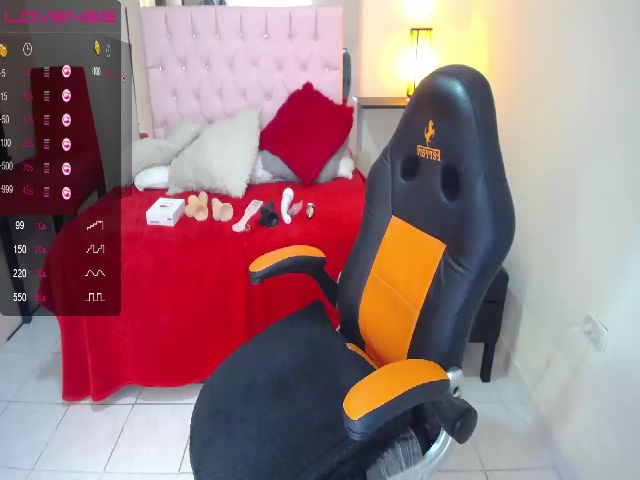 Live sex webcam photo for LESLY_LAURA #257014355