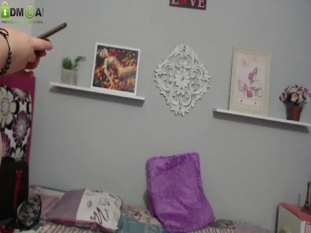 Live sex webcam photo for Bluefire_28 #256554896