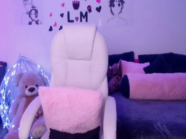 Live sex webcam photo for Laura_R23 #264415402