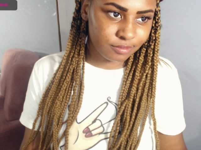 Live sex webcam photo for Angiiee #250105294