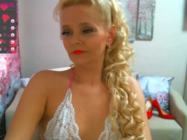 Live sex webcam photo for ChristieRoses #246276080