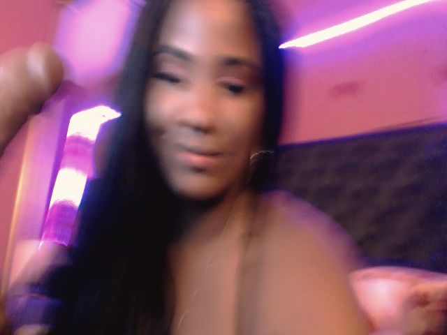 Live sex webcam photo for ELSIEMORRIS #255729648