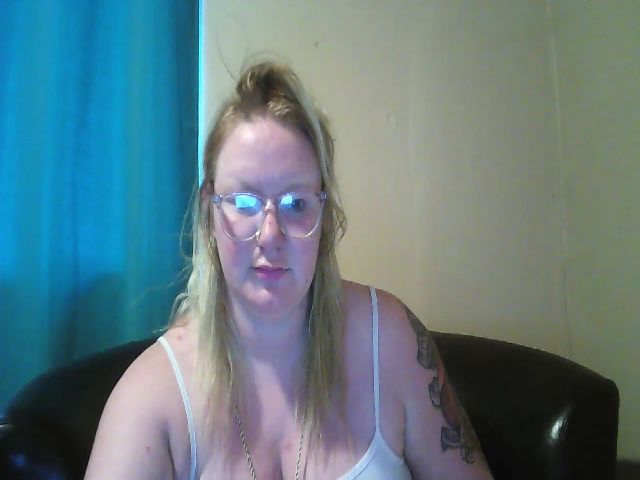 Live sex webcam photo for BrooklynFox93 #255411750