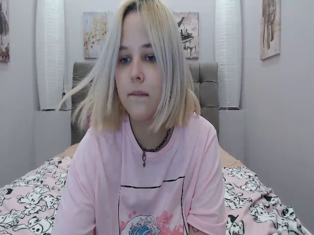 Live sex webcam photo for Helokit #254083606