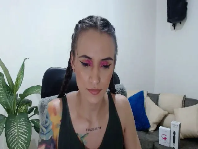 Live sex webcam photo for Avaa22_ #252679793