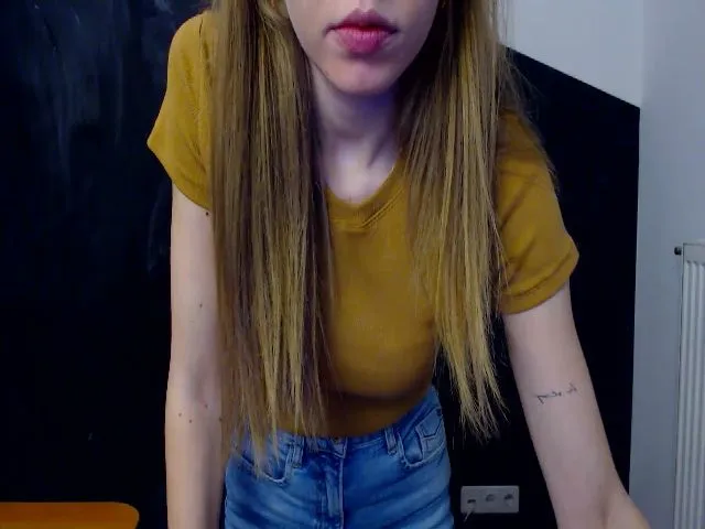 Live sex webcam photo for HappySecret_ #257763850
