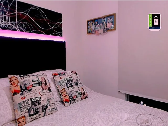 Live sex webcam photo for Thalymarie_24 #261023125