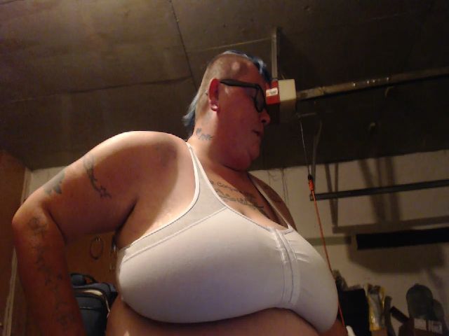 Live sex webcam photo for PunkChick420 #256207840