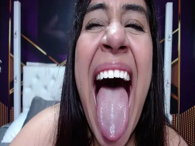Live sex webcam photo for Emiligrey #259889841