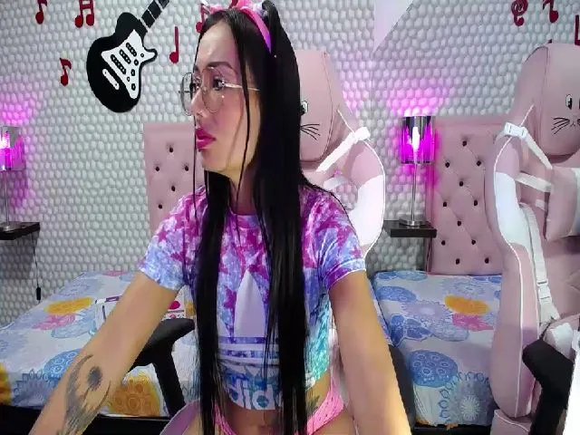 Live sex webcam photo for SexyAshley2x #252395375