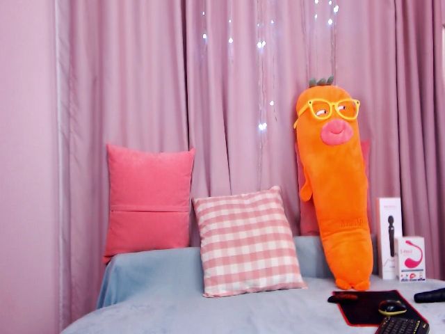 Live sex webcam photo for ArianaPetite #257436300