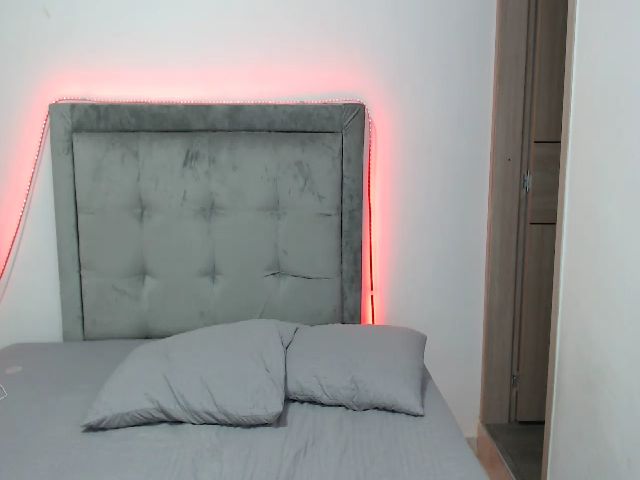 Live sex webcam photo for Noha_24_ #255380070