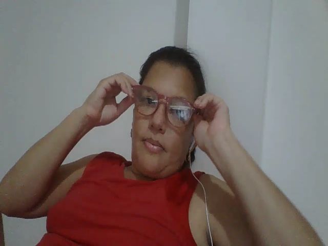 Live sex webcam photo for SweetLola01 #254961171