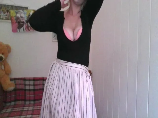 Live sex webcam photo for AliceMood #259911032