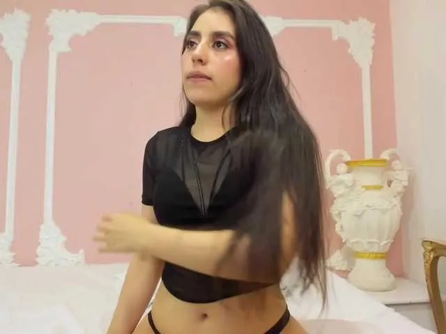 Live sex webcam photo for MaddyLennon #241405486