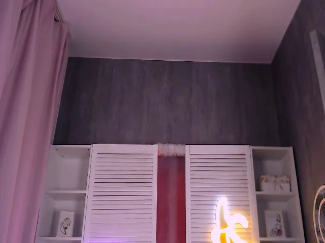 Live sex webcam photo for RosalieAnders #259882875
