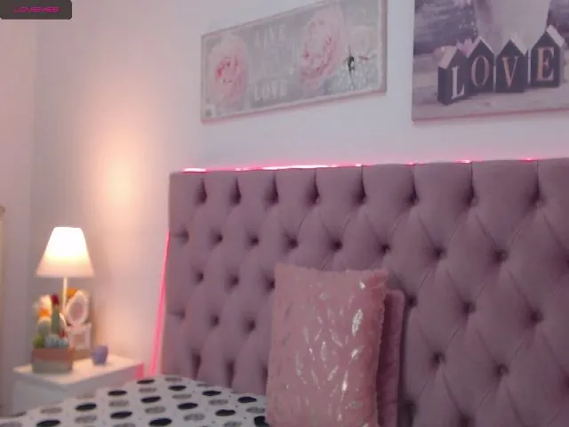 Live sex webcam photo for JessiBenz #263274922