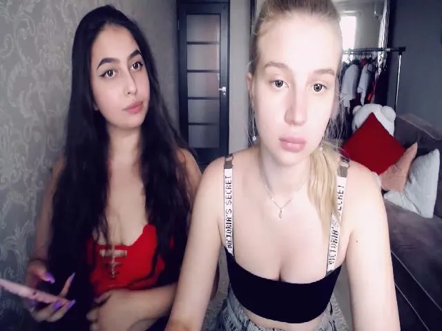 Live sex webcam photo for KimSnakee #261467498