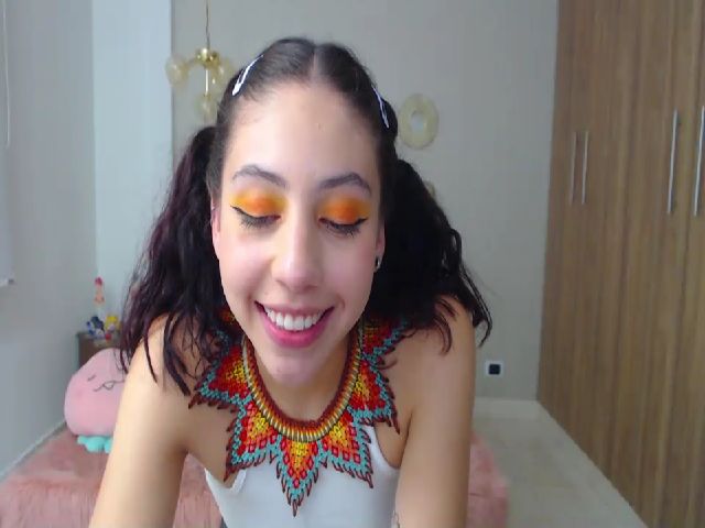 Live sex webcam photo for Emily_evans18 #256144518