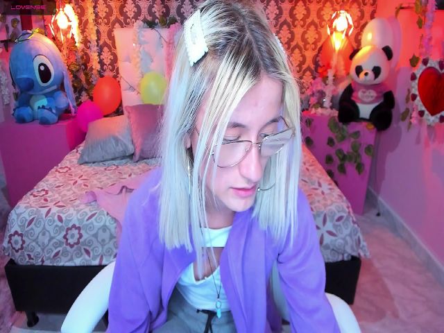 Live sex webcam photo for Silvana_21_ #256571182
